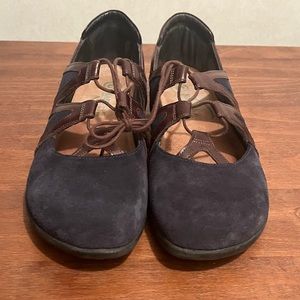 EUC size 41 NAOT timu navy